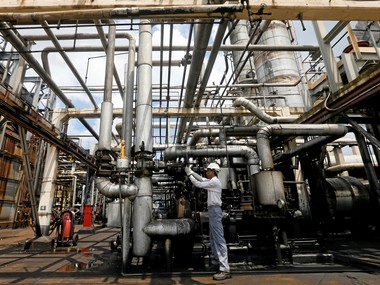 Chembur: Residents panic as suspected chemical powder from refinery falls on their food Chembur: Residents panic as suspected chemical powder from refinery falls on their food