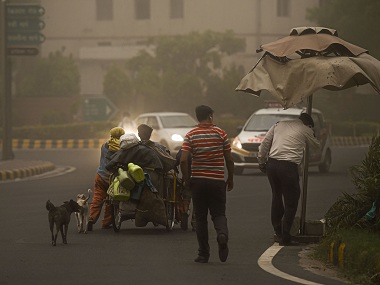 Flight services affected for 35 minutes in Delhi as severe dust storm hits capital; IMD predicts rainfall soon in NCR Flight services affected for 35 minutes in Delhi as severe dust storm hits capital; IMD predicts rainfall soon in NCR