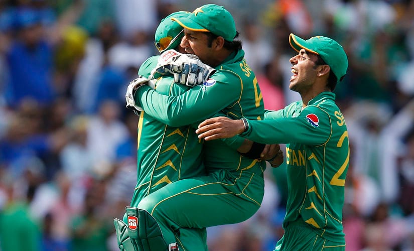 Pakistan’s Shadab Khan (R) and Pakistan’s Sarfraz Ahmed (C) celebrate with Pakistan’s Imad Wasim after he catches India’s MS Dhoni during the ICC Champions Trophy final cricket match between India and Pakistan at The Oval in London on June 18, 2017. - Title-holders India were set a target of 339 to win the Champions Trophy final against Pakistan at The Oval on Sunday. (Photo by Ian KINGTON / AFP) / RESTRICTED TO EDITORIAL USE