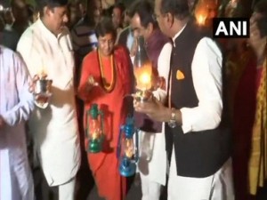 Pragya Singh Thakur joins BJP workers in protest in Bhopal against power cuts, water shortage in Madhya Pradesh Pragya Singh Thakur joins BJP workers in protest in Bhopal against power cuts, water shortage in Madhya Pradesh