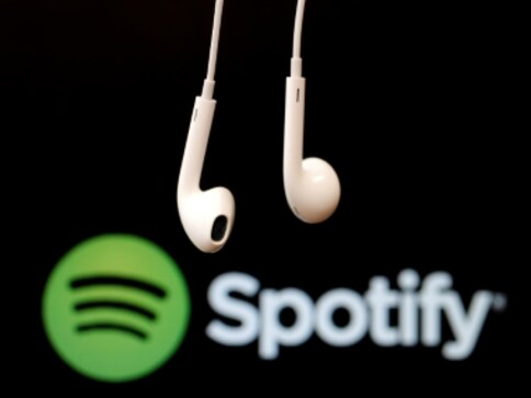 From evaluating listenership to mainstream success: The evolving relationship between indie musicians and streaming services From evaluating listenership to mainstream success: The evolving relationship between indie musicians and streaming services