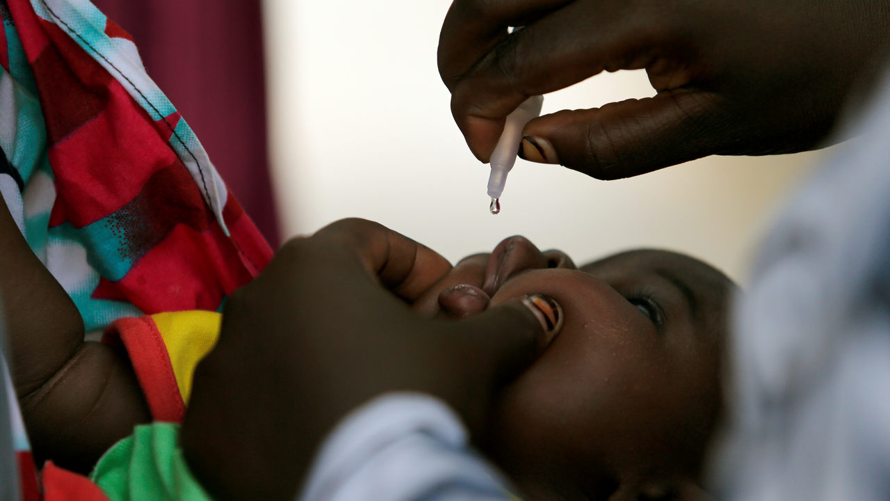 WHO, UNICEF join hands with local authorities for polio vaccine campaign in Somalia WHO, UNICEF join hands with local authorities for polio vaccine campaign in Somalia