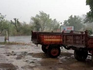 Nashik faces water-logging in five low-lying areas due to overnight rain, authorities evacuate 250 families residing near Godavari Nashik faces water-logging in five low-lying areas due to overnight rain, authorities evacuate 250 families residing near Godavari