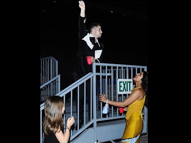 Priyanka Chopra, Nick Jonas recreate iconic Romeo and Juliet pose at a concert in California Priyanka Chopra, Nick Jonas recreate iconic Romeo and Juliet pose at a concert in California