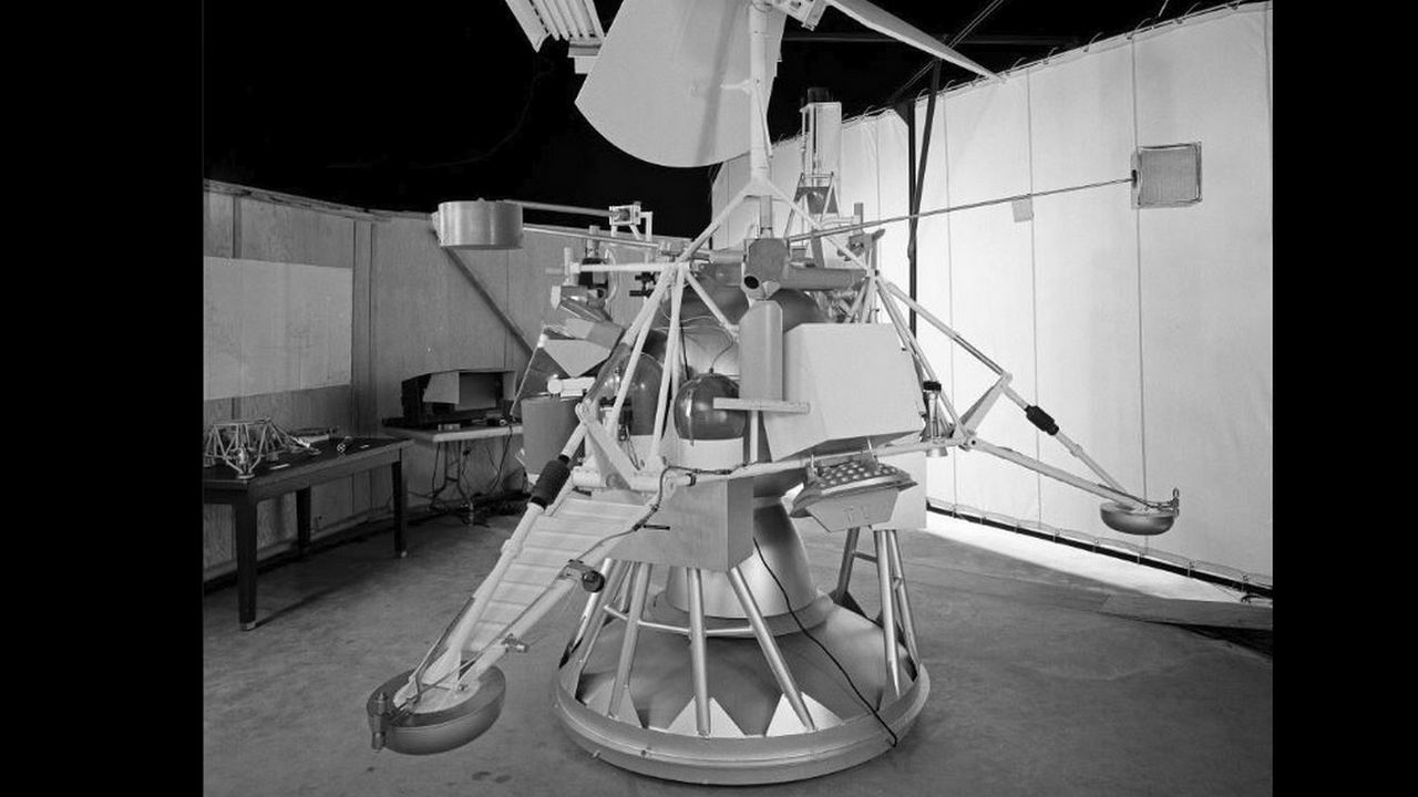 Surveyor 6 that landed on 7 January 1968 was the only spacecraft of the series to land in the lunar highland region. It had the most extensive set of instruments, with which it conducted a number of scientific experiments on the lunar soil. Image: NASA Surveyor 6 that landed on 7 January 1968 was the only spacecraft of the series to land in the lunar highland region. It had the most extensive set of instruments, with which it conducted a number of scientific experiments on the lunar soil. Image: NASA