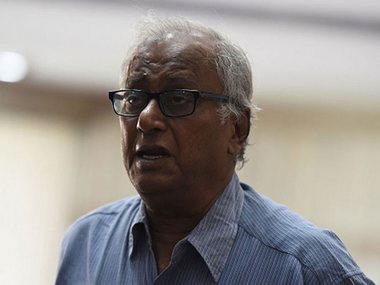 Narada sting operation case: CBI seeks Lok Sabha Speaker's sanction to prosecute three sitting TMC MPs, one ex-MP Narada sting operation case: CBI seeks Lok Sabha Speaker's sanction to prosecute three sitting TMC MPs, one ex-MP