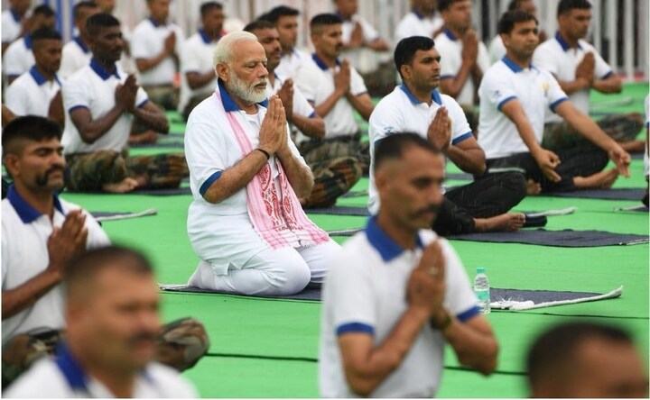 International Yoga Day: From soldiers in Siachen to 2 Army Dog Unit, country joins prime minister in exercise