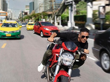 Sooryavanshi: New still teases Akshay Kumar's bike stunt sequence on streets of Bangkok Sooryavanshi: New still teases Akshay Kumar's bike stunt sequence on streets of Bangkok