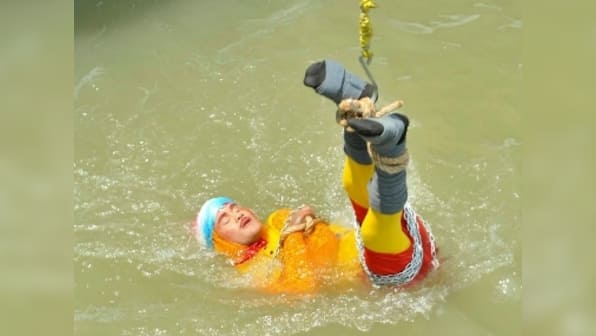 Magician Chanchal Lahiri drowns in River Hoogly while attempting Houdini-like stunt; body found day after incident