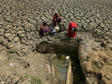 Locals rely on pvt tankers as water shortage hits Tamil Nadu; E Palaniswami plays down crisis even as Madras HC slams govt Locals rely on pvt tankers as water shortage hits Tamil Nadu; E Palaniswami plays down crisis even as Madras HC slams govt
