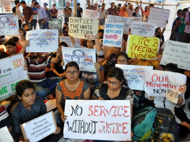 West Bengal doctors' strike: Mamata Banerjee invites protesting medicos for another meeting after first snub; doctors' demand CM's apology West Bengal doctors' strike: Mamata Banerjee invites protesting medicos for another meeting after first snub; doctors' demand CM's apology