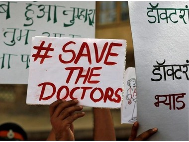 Doctors' strike in West Bengal: Hospitals remain shut as doctors' strike enters fourth day, emergency services on in a few Doctors' strike in West Bengal: Hospitals remain shut as doctors' strike enters fourth day, emergency services on in a few