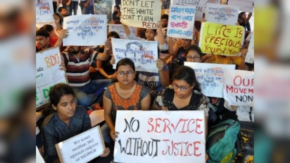 West Bengal doctors' strike: Medicos soften stand, agree to meet Mamata Banerjee, but CM 'not comfortable' with media presence