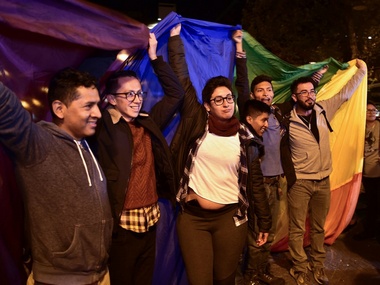 Ecuador top court approves same-sex marriage in 5-4 vote; judges in favour say decision based on idea that all people are equal Ecuador top court approves same-sex marriage in 5-4 vote; judges in favour say decision based on idea that all people are equal