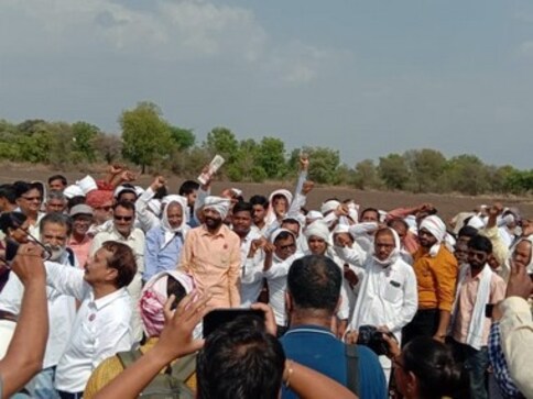Despite ban, Indian farmers plant HTBT cotton; experts blame nexus between politicians, agro firms behind availability of illegal seed Despite ban, Indian farmers plant HTBT cotton; experts blame nexus between politicians, agro firms behind availability of illegal seed
