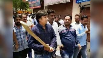 Akash Vijayvargiya, arrested for assaulting civic official, was not welcomed after he was released on bail, claims Indore BJP