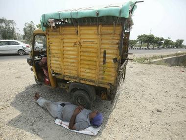 Temperature soars over 45 degrees in several parts of India: Churu, Nagpur, Jhansi worst-hit cities; heat wave kills 3 in MP Temperature soars over 45 degrees in several parts of India: Churu, Nagpur, Jhansi worst-hit cities; heat wave kills 3 in MP