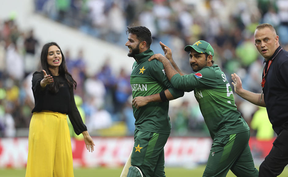 Imad Wasim's heroic 49-run knock guides Pakistan home against Afghanistan; Mitchell Starc shines as Australia beat New Zealand Imad Wasim's heroic 49-run knock guides Pakistan home against Afghanistan; Mitchell Starc shines as Australia beat New Zealand
