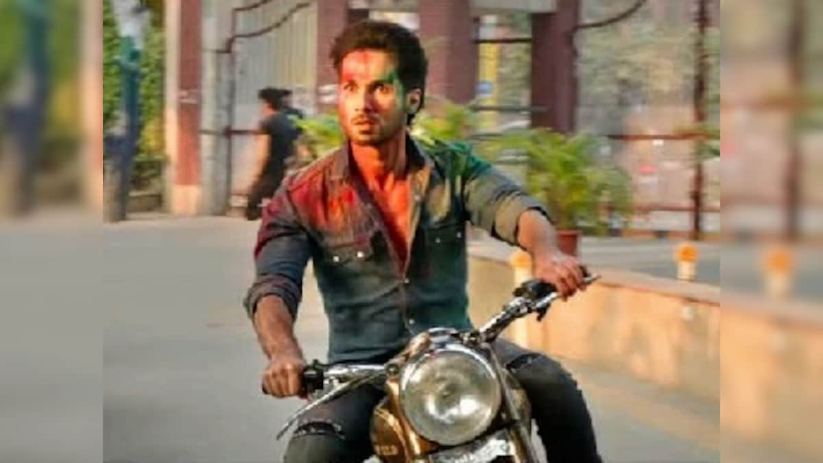 Kabir Singh: Mumbai-based doctor writes to Maharashtra health minister demanding ban on Shahid Kapoor's film