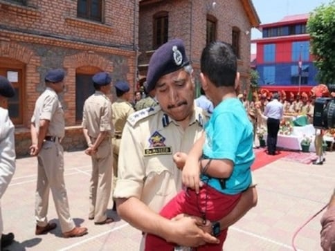Srinagar SSP Haseeb Mughal breaks down as he carries son of cop killed in Anantnag terror attack during wreath-laying ceremony Srinagar SSP Haseeb Mughal breaks down as he carries son of cop killed in Anantnag terror attack during wreath-laying ceremony