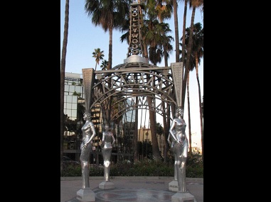 Marilyn Monroe statue stolen from top of Ladies of Hollywood Gazebo in Los Angeles at wee hours Marilyn Monroe statue stolen from top of Ladies of Hollywood Gazebo in Los Angeles at wee hours