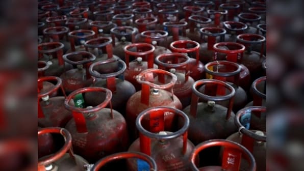 Oil firms to give Rs 5 lakh ex-gratia in coronavirus-related death of delivery boys, others working in LPG supply chain
