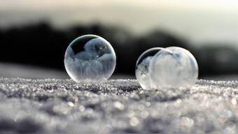 Researchers re-create frozen bubble to explain ice bubble magic video on YouTube