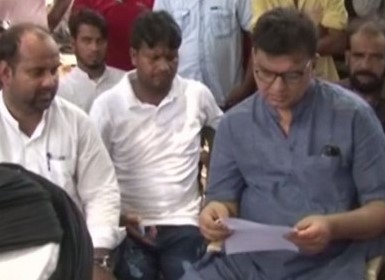 Jharkhand mob lynching: AIMIM gives Rs 50,000 compensation to Tabrez Ansari's kin; appeals Narendra Modi to curb such incidents Jharkhand mob lynching: AIMIM gives Rs 50,000 compensation to Tabrez Ansari's kin; appeals Narendra Modi to curb such incidents