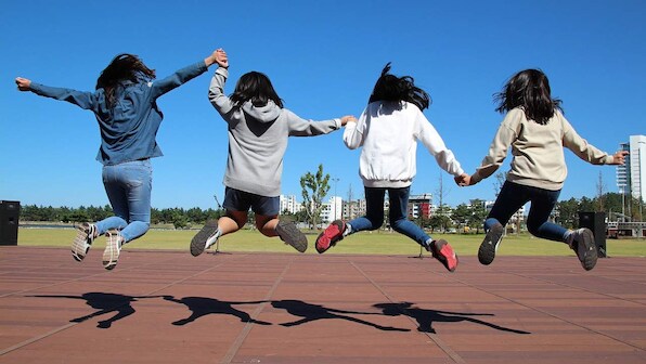 Strong connections at home and school might lead teens to become healthier adults: Study