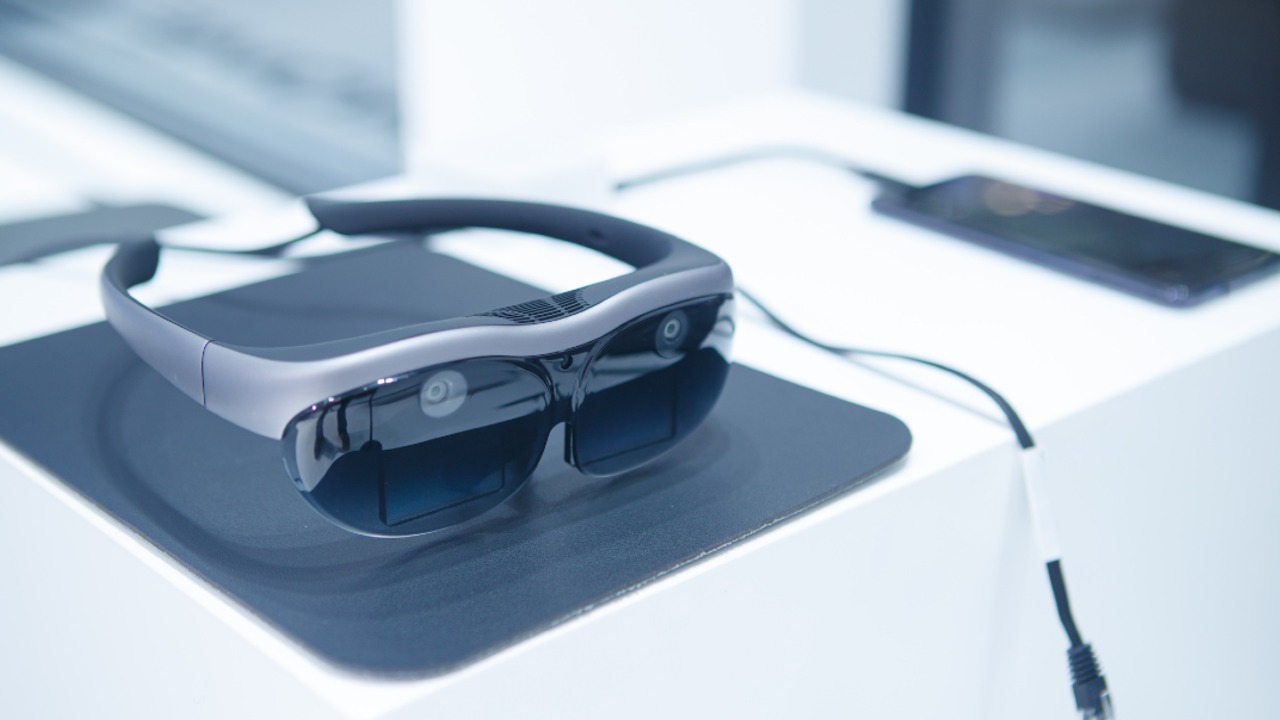 Vivo unveils its first AR glasses at Mobile World Congress in Shanghai Vivo unveils its first AR glasses at Mobile World Congress in Shanghai