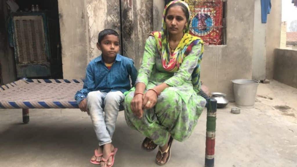 Manju Singh of village Andana in Sangrur with her son Kapil. Her husband Manvir Singh committed suicide after he couldn’t pay his tubewell loan. Photo by Sunaina Kumar.
