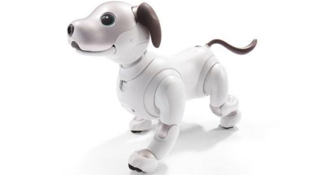Aibo animatronic dog (1999). Photo credit: Facebook @AiBo.