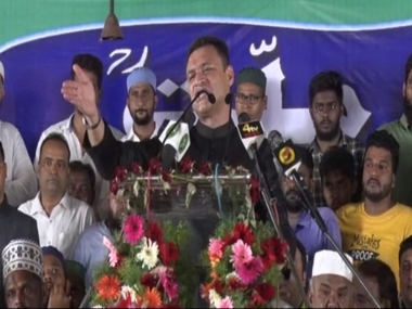 AIMIM leader Akbaruddin Owaisi appeals to Muslim community to defeat BJP in upcoming municipality election in state AIMIM leader Akbaruddin Owaisi appeals to Muslim community to defeat BJP in upcoming municipality election in state