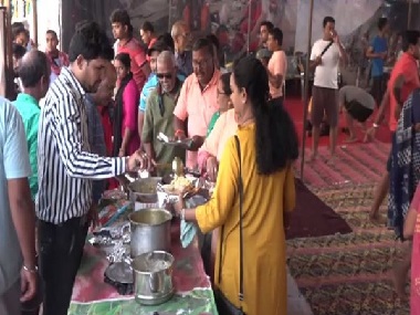 Amarnath Yatra: Langar committees set up sheds along National Highway to provide food, medical aid to pilgrims trekking to shrine Amarnath Yatra: Langar committees set up sheds along National Highway to provide food, medical aid to pilgrims trekking to shrine