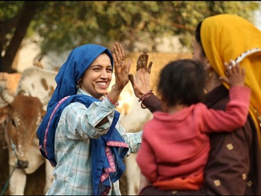 Bhumi Pednekar, Taapsee Pannu share behind-the-scenes stills from the sets of Saand Ki Aankh Bhumi Pednekar, Taapsee Pannu share behind-the-scenes stills from the sets of Saand Ki Aankh