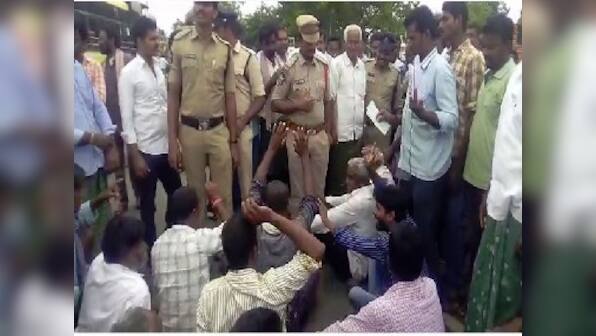 Andhra Pradesh cotton farmers protest against non-payment of dues, threaten to commit suicide if demand not met