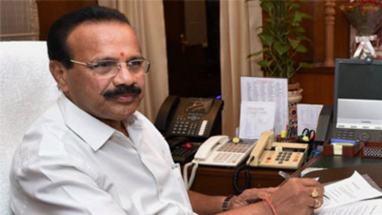 Sadananda Gowda hospitalised in Bengaluru after collapsing due to low blood sugar; condition stable, says doctor Sadananda Gowda hospitalised in Bengaluru after collapsing due to low blood sugar; condition stable, says doctor