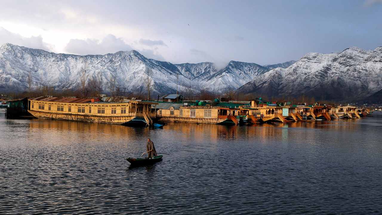 Dal Lake, Kashmir. Image: Wikimedia Commons