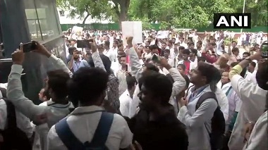 Over 5,000 doctors, medical students from IMA protest against NMC Bill, call it 'anti-student, anti-poor, anti-democratic' Over 5,000 doctors, medical students from IMA protest against NMC Bill, call it 'anti-student, anti-poor, anti-democratic'