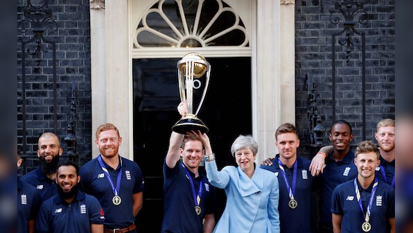 Eoin Morgan, Jos Buttler and other England players meet Britain's Prime Minister Theresa May after winning World Cup