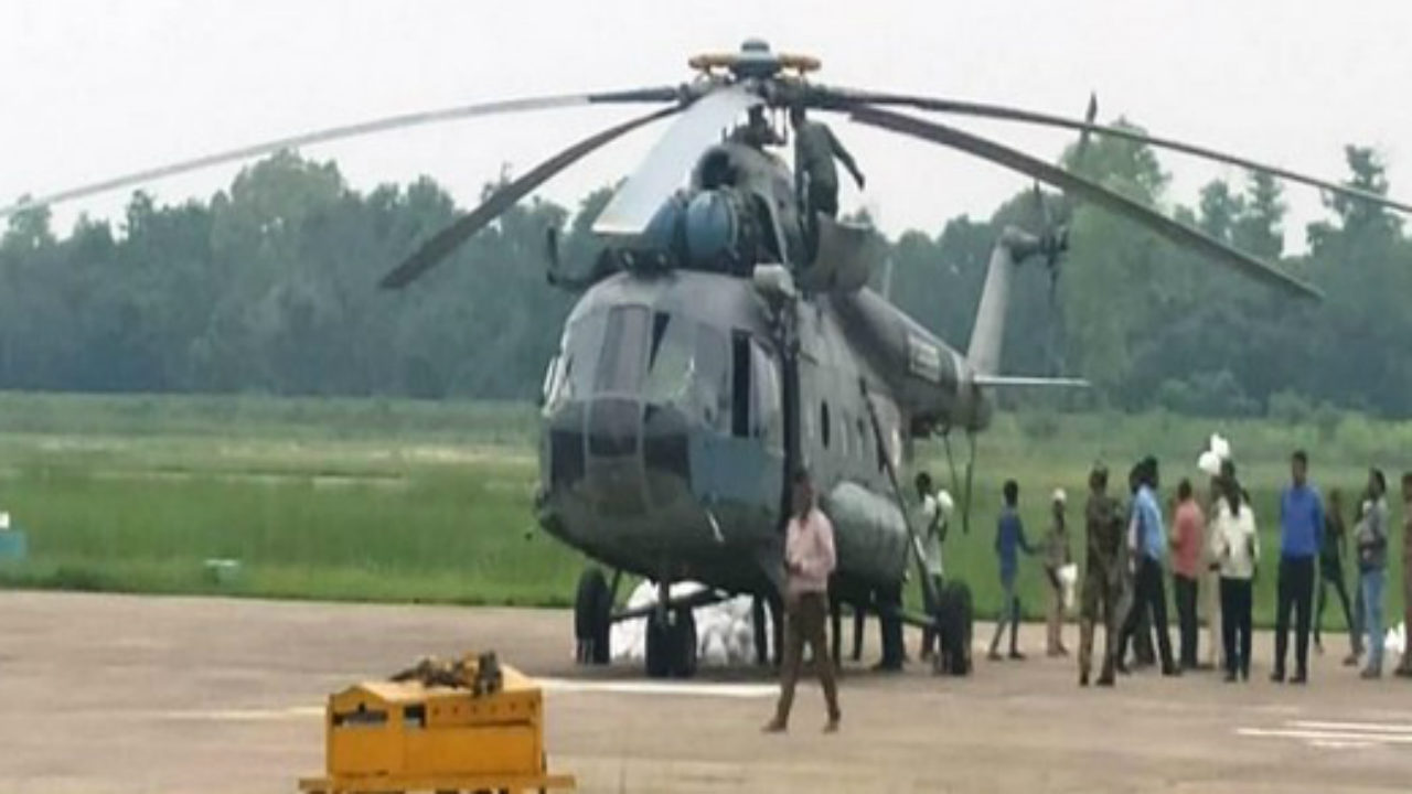 IAF Mi-17 helicopter makes precautionary landing in village near Jodhpur IAF Mi-17 helicopter makes precautionary landing in village near Jodhpur