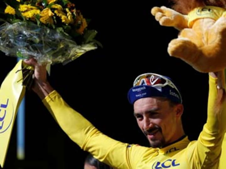 Tour de France 2019: Julian Alaphilippe wins stage 13 individual time-trial to extend lead atop standings, retain yellow jersey
