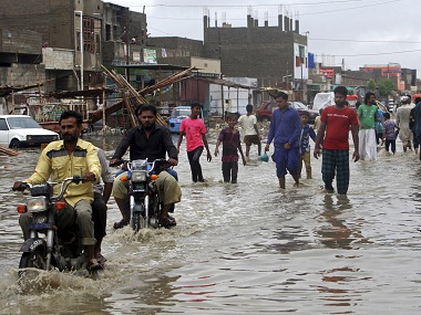 Heavy rains lash Sindh and Khyber Pakhtunkhwa provinces of Pakistan, killing 34; power outages hit many cities Heavy rains lash Sindh and Khyber Pakhtunkhwa provinces of Pakistan, killing 34; power outages hit many cities