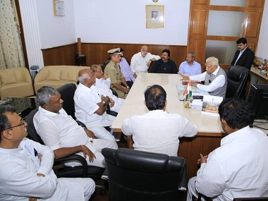 Karnataka political crisis: Chief Minister HD Kumaraswamy says govt safe, BS Yeddyurappa denies BJP involvement Karnataka political crisis: Chief Minister HD Kumaraswamy says govt safe, BS Yeddyurappa denies BJP involvement