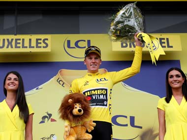 Tour de France 2019: Surprise winner Mike Teunissen finishes first in opening stage as final kilometre collision takes out chasing pack Tour de France 2019: Surprise winner Mike Teunissen finishes first in opening stage as final kilometre collision takes out chasing pack