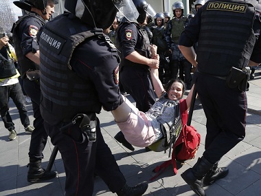 Moscow Police detains more than a thousand protesters at unauthorised rally for fair local elections Moscow Police detains more than a thousand protesters at unauthorised rally for fair local elections