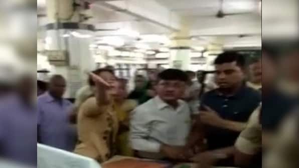 Kin of deceased patient attack resident doctors, vandalise property at Mumbai's Nair Hospital; case registered