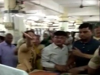 Kin of deceased patient attack resident doctors, vandalise property at Mumbai's Nair Hospital; case registered Kin of deceased patient attack resident doctors, vandalise property at Mumbai's Nair Hospital; case registered
