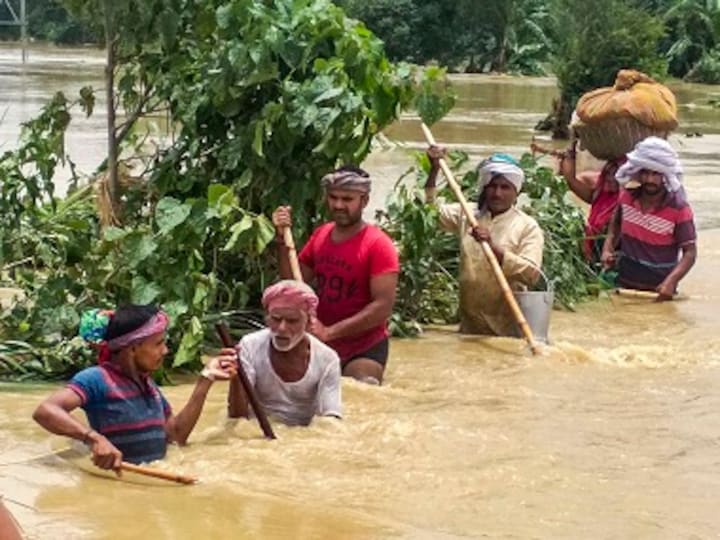 Floods continue to wreak havoc in Bihar and Assam; death toll mounts to 166, 1.11 crore people affected so far