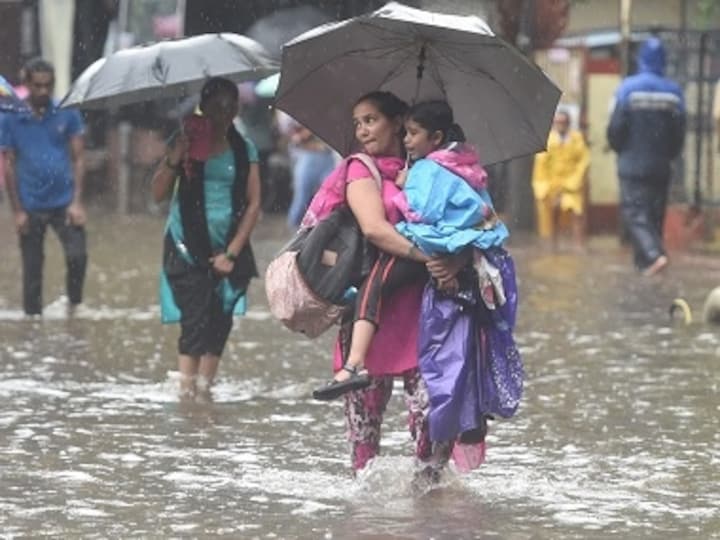 IMD predicts heavy rainfall over Karnataka, Tamil Nadu; isolated places over Chhattisgarh, Maharashtra to witness downpour through Sunday